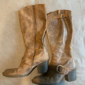 NWOT Born Shaylee Boot, Size 8 never been worn in original box